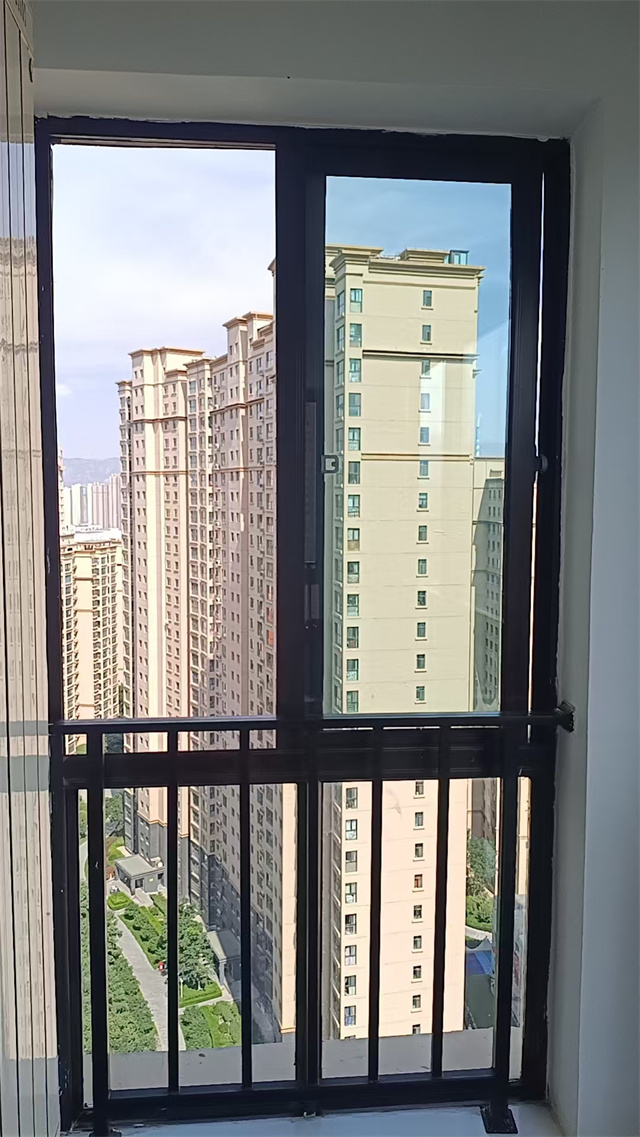 擦玻璃